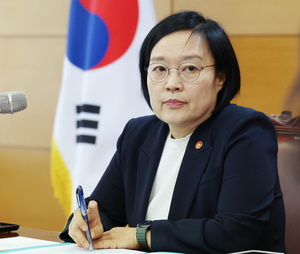 [단독]‘30억 차익’ 한성숙, 다주택자 논란에 강남 고급 오피스텔 4억 낮춰 15억 ‘급매’