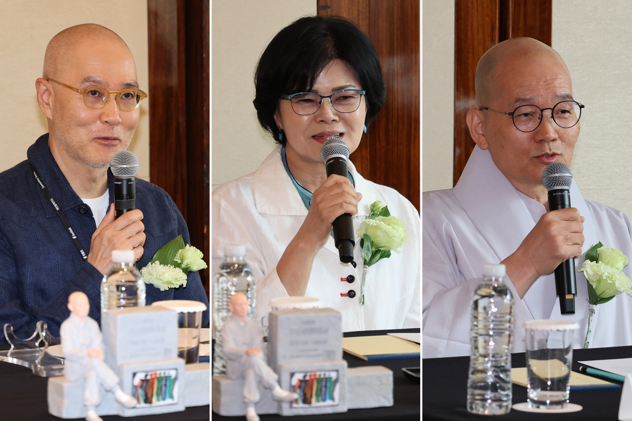 From left, installation artist Suh Do-ho, sijo poet Jeong Soo-ja and head of the Cultural Corps of Korean Buddhism the Ven. Ilhwa attend a press conference ahead of the Musan Cultural Awards ceremony at the Westin Josun Seoul on Tuesday. (Yonhap)