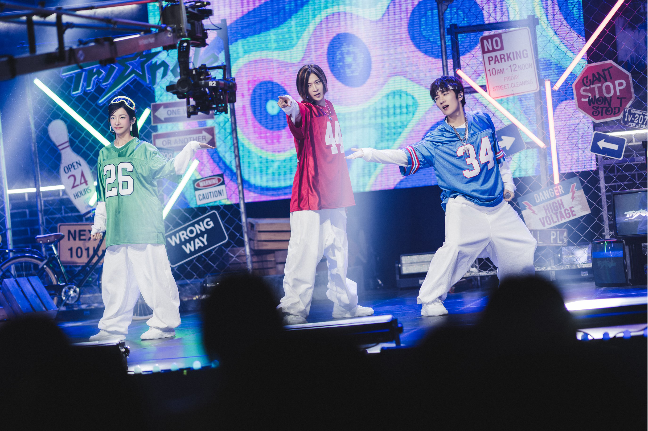 "Wild Sing," starring (from left) Park Ji-hyun, Gang Dong-won and Uhm Tae-goo (Lotte Entertainment)