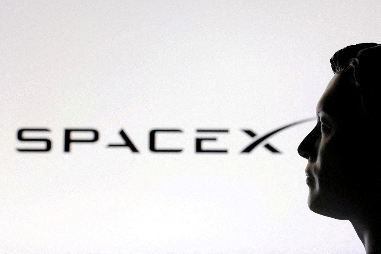 A 3D-printed miniature model of Elon Musk and a SpaceX logo are seen in this image created on Jan. 23, 2025. (Reuters-Yonhap)
