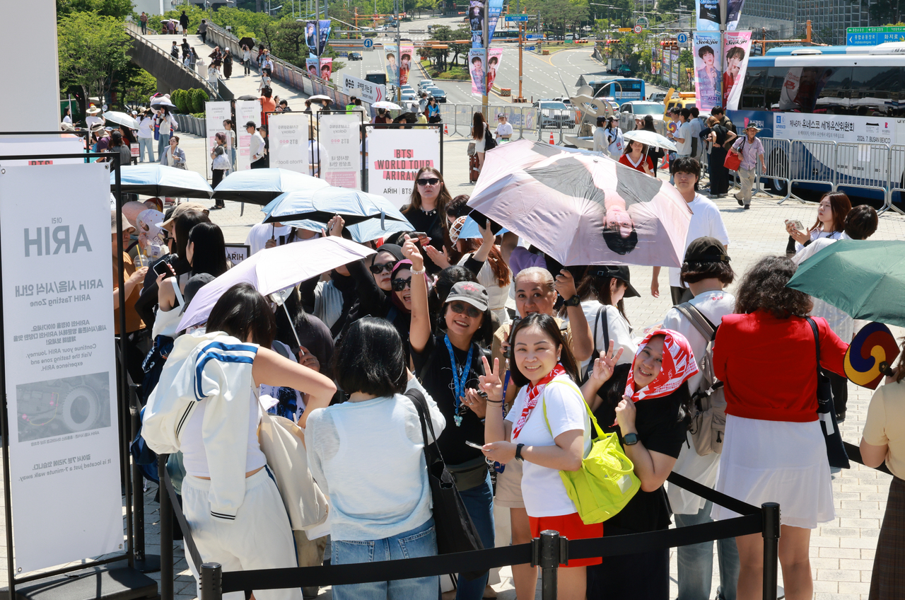 Fans line up at an interactive event booth outside Busan Asiad Main Stadium in Busan, on Friday. (Yonhap)