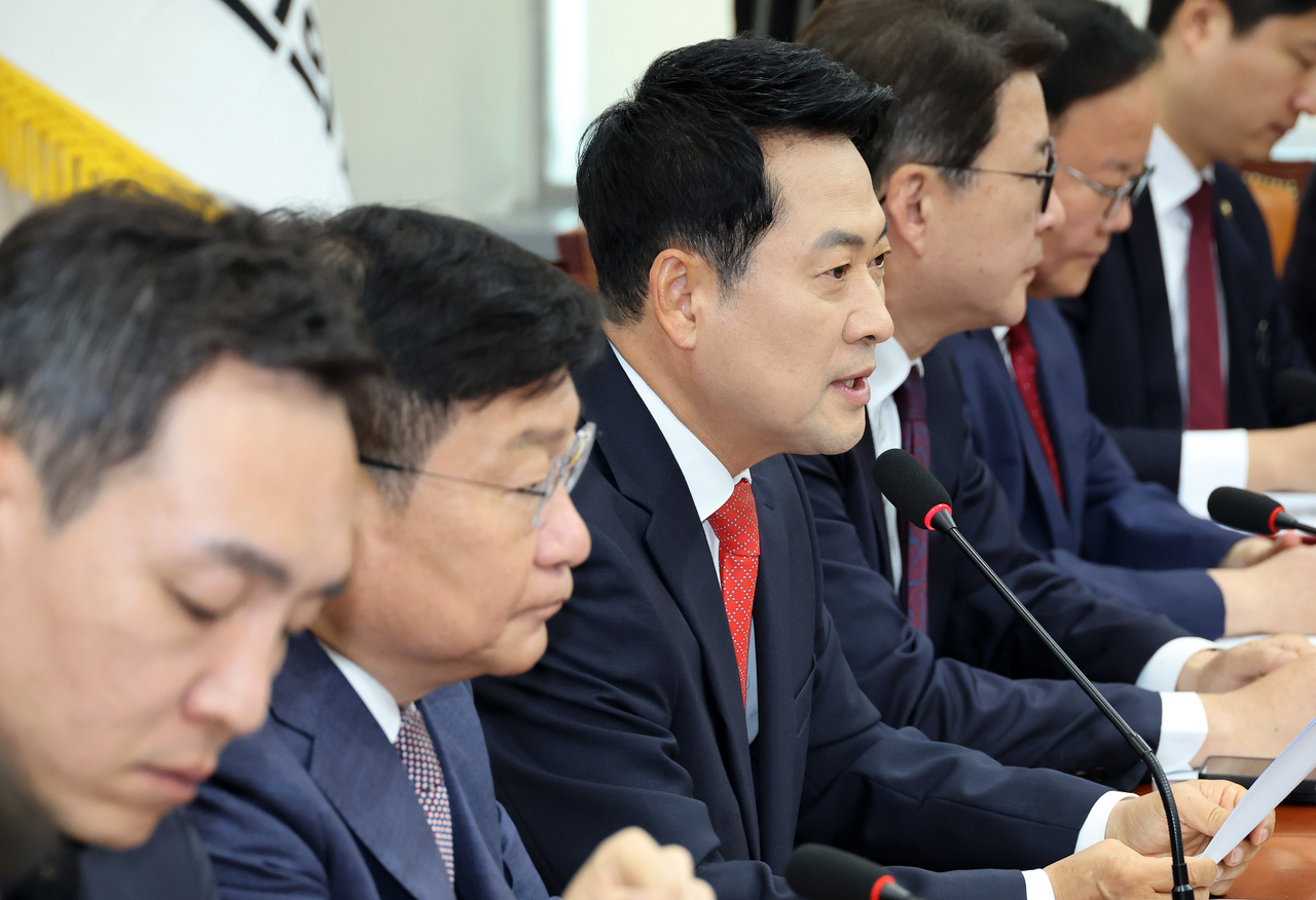 People Power Party Chair Rep. Jang Dong-hyeok speaks during a Supreme Council meeting at the National Assembly in Seoul on Thursday. (Yonhap)