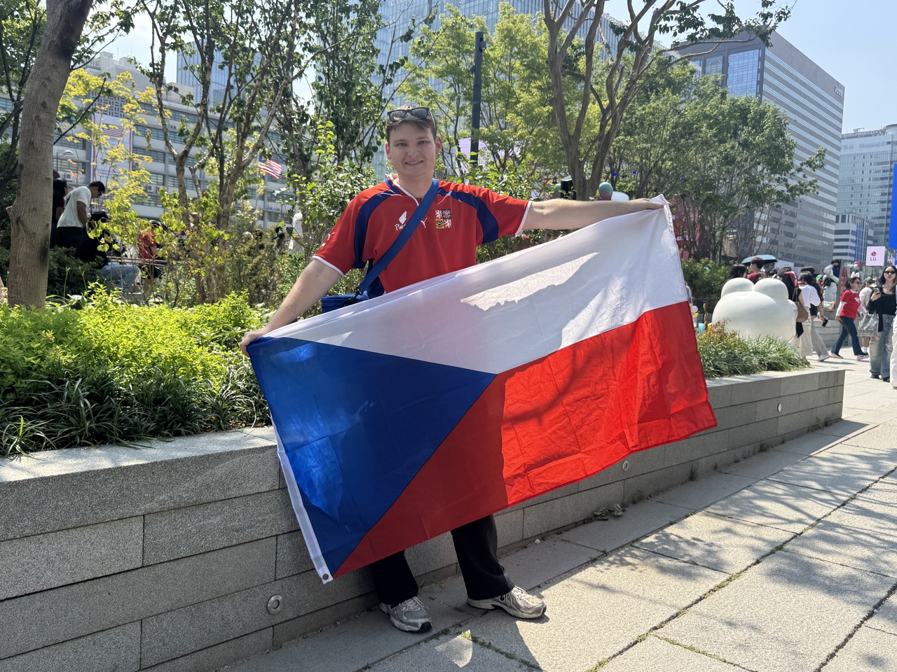 Vojtech Pulkrab from the Czech Republic holds his national flag at the Gwanghwamun Square rally, rooting for Team Czech Republic in the 2026 World Cup. (Cha Min-jung/The Korea Herald)