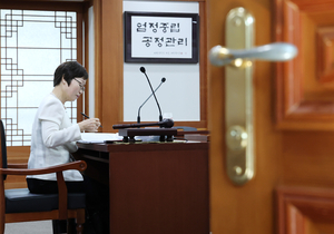‘뜨거운 감자’ 재선거, 찬반 여론 팽팽…민주는 신중론·국힘은 내부 견해차 [이런정치]