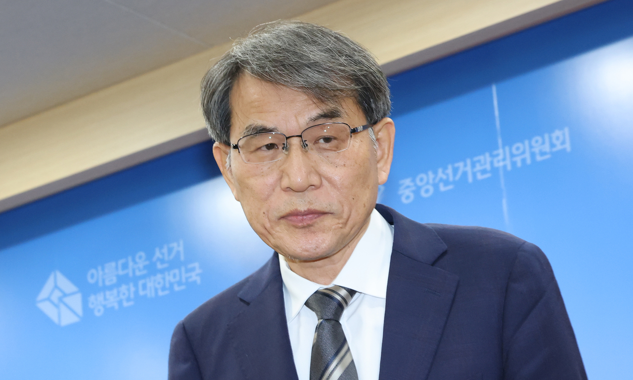 Roh Tae-ak, then chairperson of the National Election Commission (Yonhap)