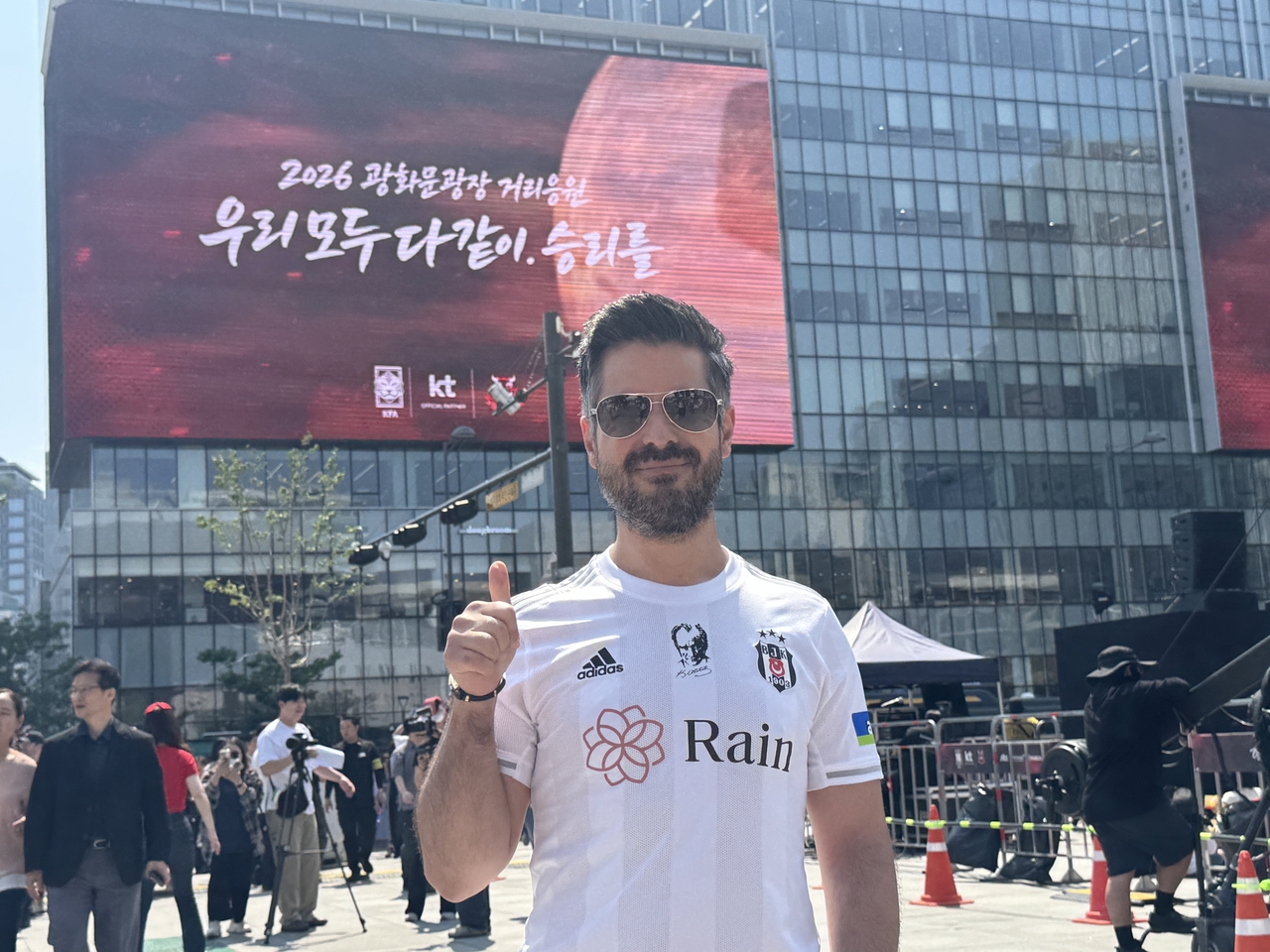 Yasin Kose from Turkey visits Gwanghwamun Square to root for Team Korea in the 2026 World Cup. (Cha Min-jung/The Korea Herald)