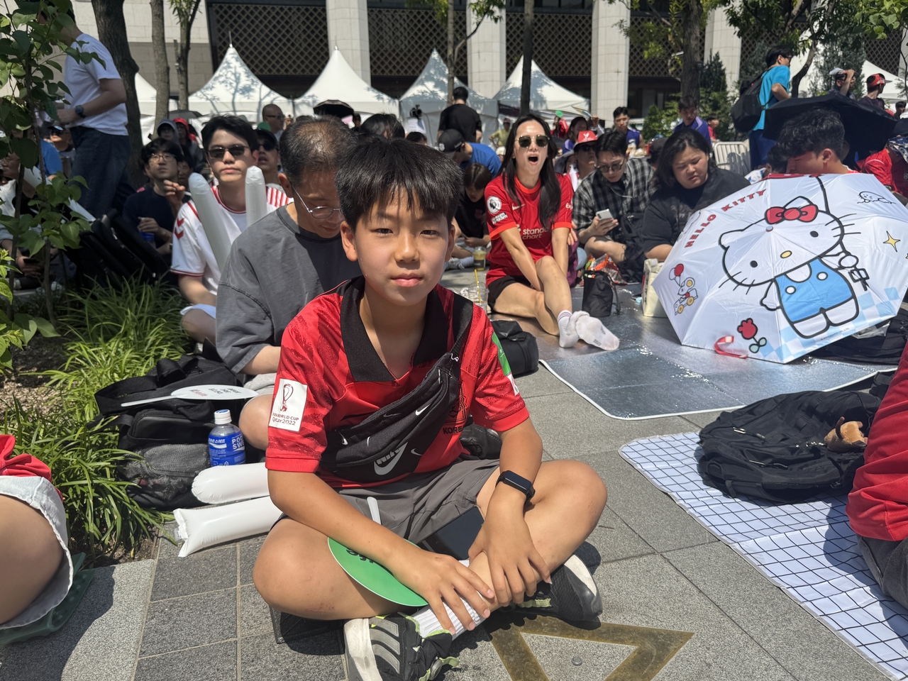 Song In-ho, a 10-year-old boy,  came to Gwanghwamun Square to root for Team Korea in the 2026 World Cup. (Cha Min-jung/The Korea Herald)
