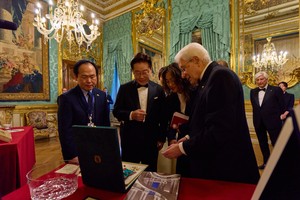 Lee receives Italy’s top honor in Rome