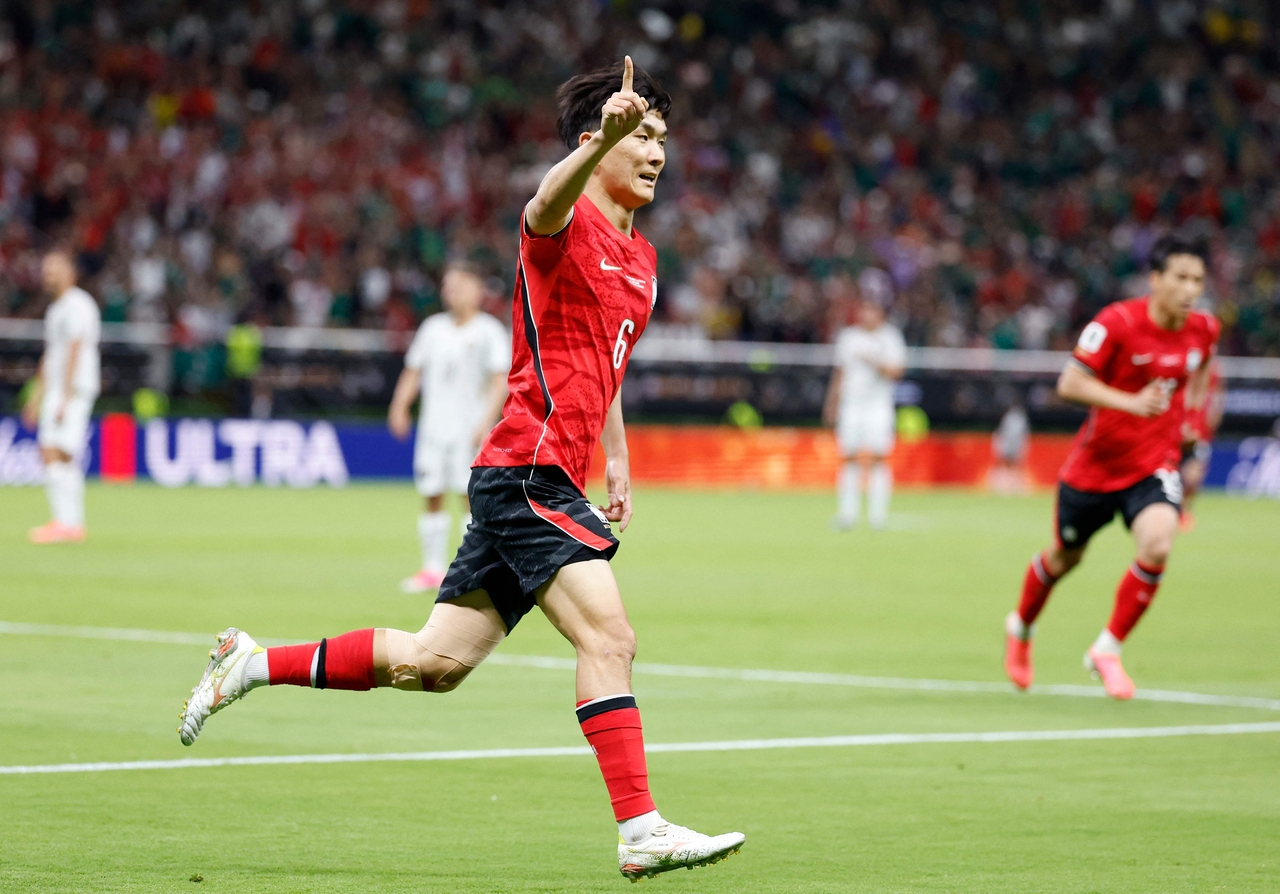 South Korea's midfielder Hwang In-beom celebrates scoring his team's first goal during the 2026 World Cup Group A football match against the Czech Republic at the Guadalajara Stadium, Mexico, on June 11, 2026. (AFP-Yonhap)