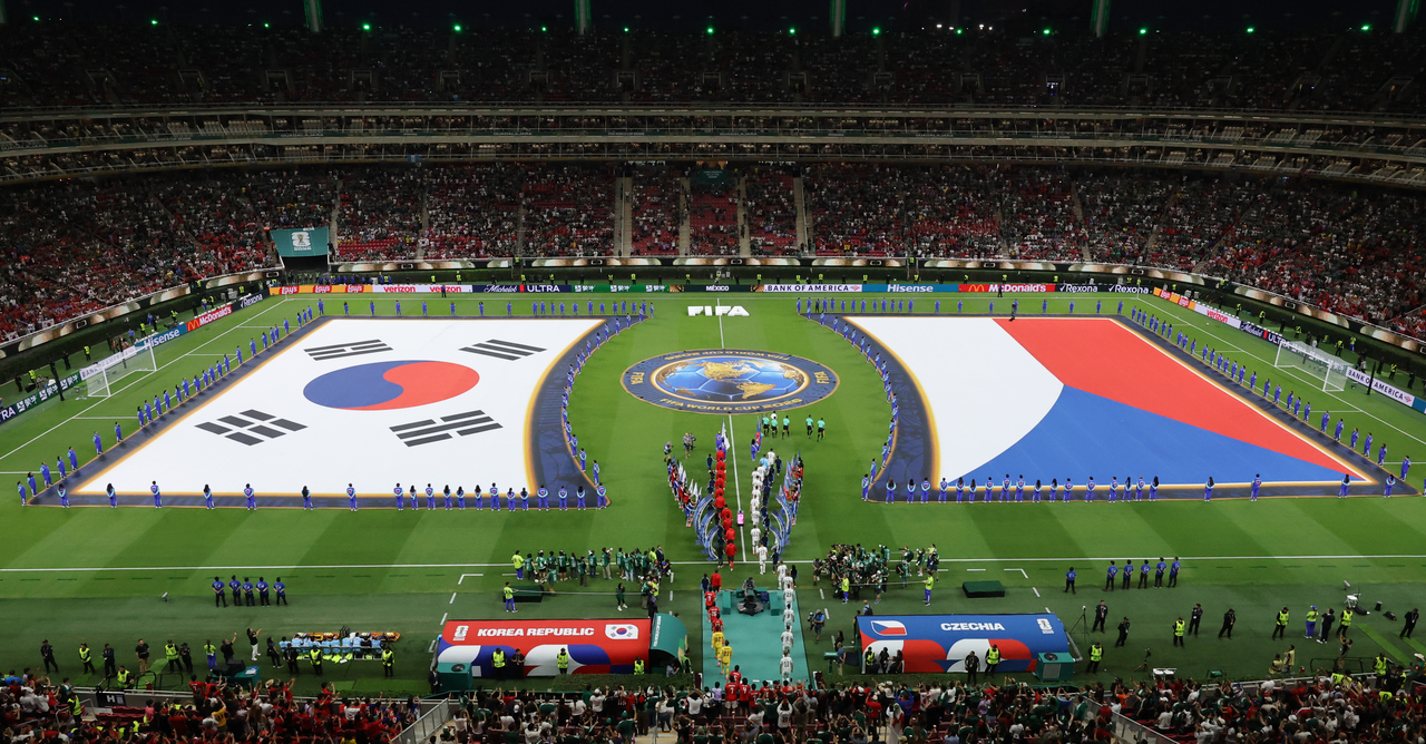 Players of South Korea and Czechia enter the pitch ahead of their Group A match at the 2026 FIFA World Cup at Estadio Guadalajara in Zapopan, Mexico, on June 11 (local time). (Yonhap)