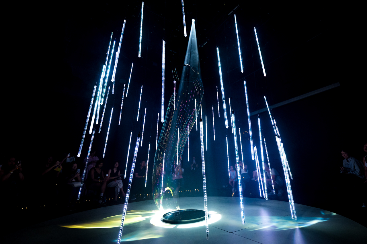 "The Lighthouse" by Australia's Patch Theatre is performed during SIFA 2006 in Singapore. (Arts House Group)