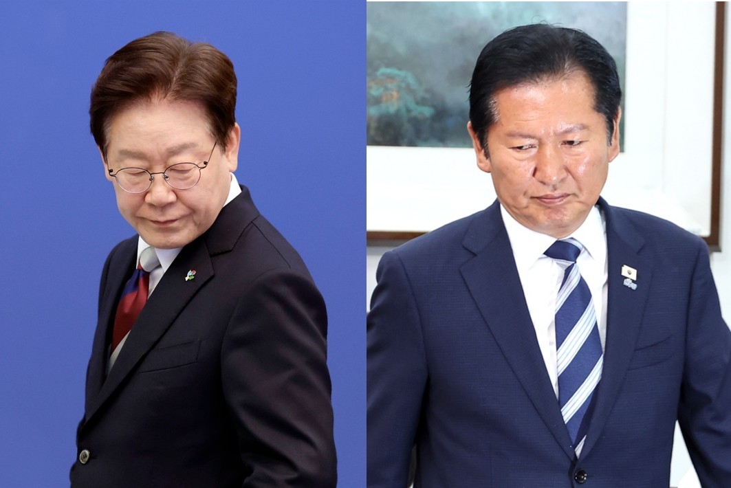 President Lee Jae Myung (left) and Democratic Party chair Rep, Jung Chung-rae (Yonhap)