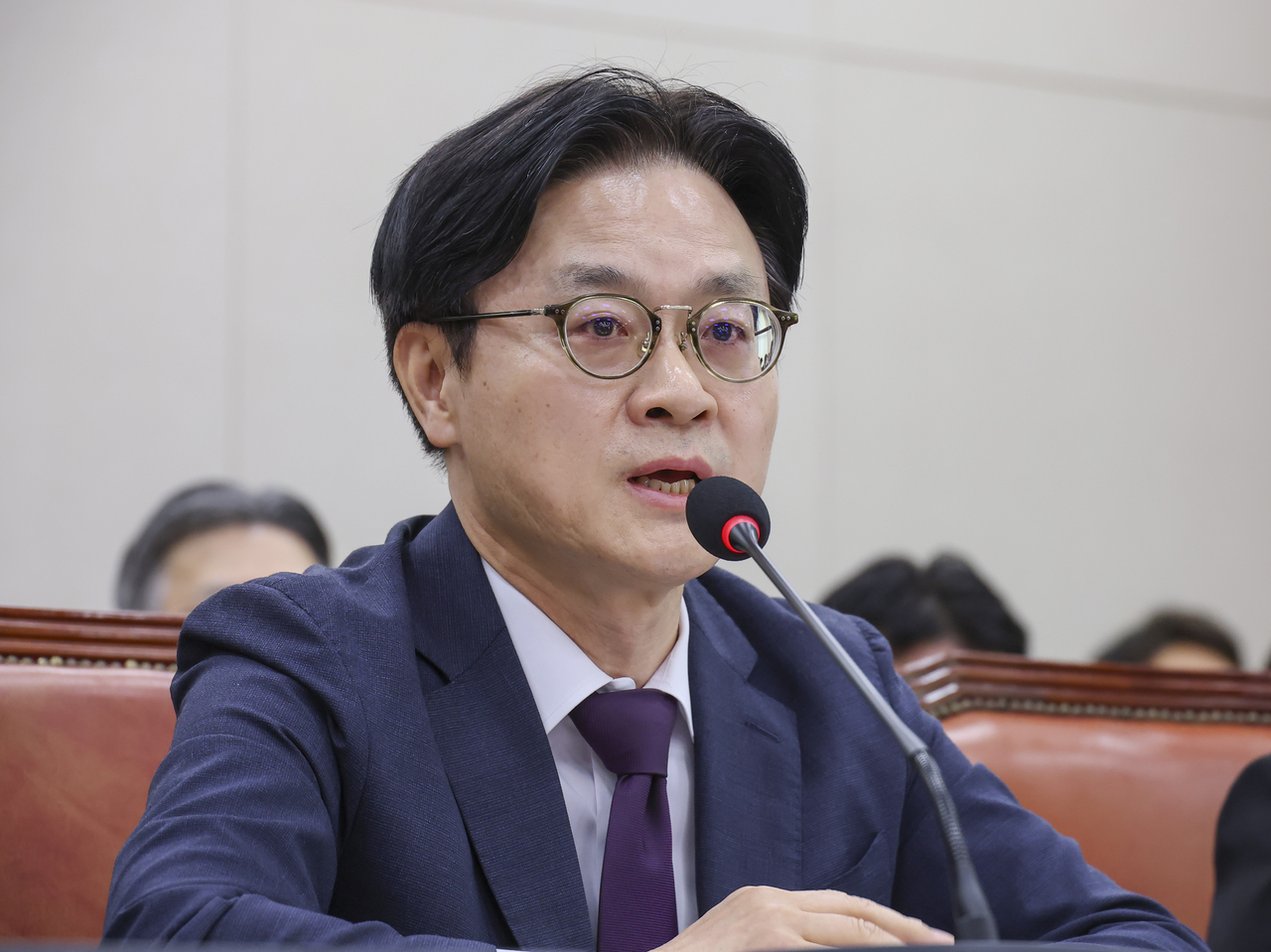 This file photo taken on May 19, 2026, shows Industry Minister Kim Jung-kwan speaking at the National Assembly in Seoul. (Yonhap)