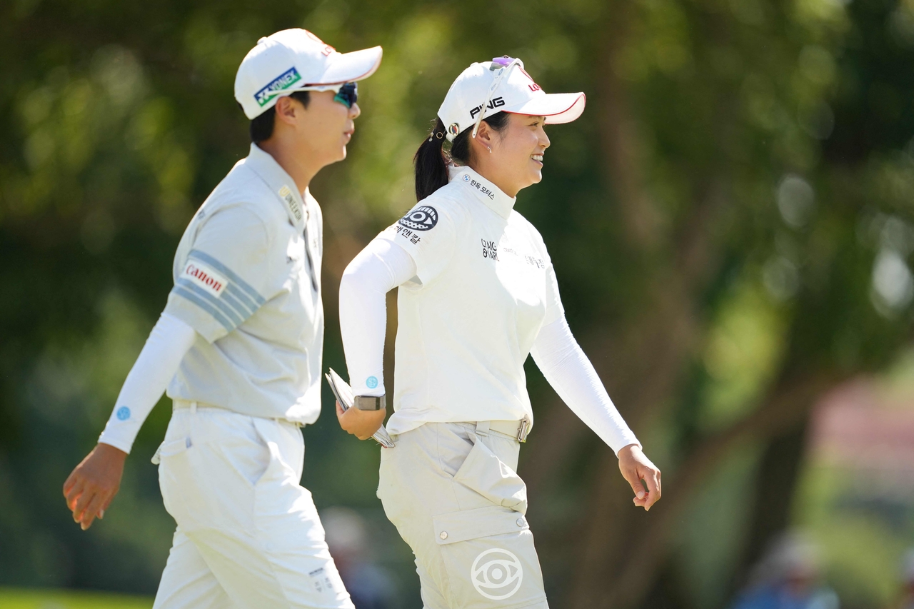 Kim Hyo-joo (left) and Choi Hye-jin walk on the 17th hole during the third round of the Dow Championship 2026, at Midland Country Club in Midland, Michigan, Saturday.    (AFP-Yonhap)