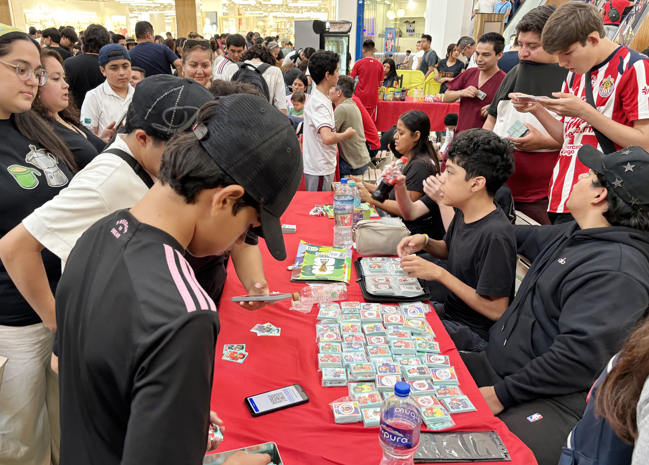 Collectors swap Panini stickers at Plaza Patria, a shopping mall in Zapopan near Guadalajara, Mexico, on Sunday. (Yonhap)
