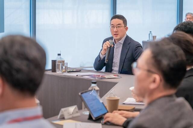 LG Group Chairman Koo Kwang-mo attends a presidents’ meeting in Seoul in March, where he urged top executives to accelerate the group’s AI transformation efforts. (LG Corp.)