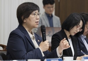 정은경 장관 “조만간 기초연금 개편안 마련…탈모 건보 적용”