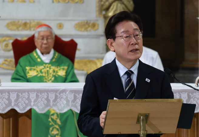 President Lee Jae Myung delivers a commemorative address during a special Mass for peace and solidarity celebrated by Lazarus You Heung-sik at the Basilica of St. Paul Outside the Walls in Rome on June 14. (Yonhap)