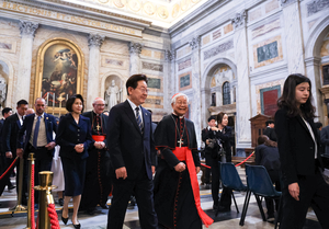 Lee kicks off Vatican visit, poised to meet Pope Leo XIV