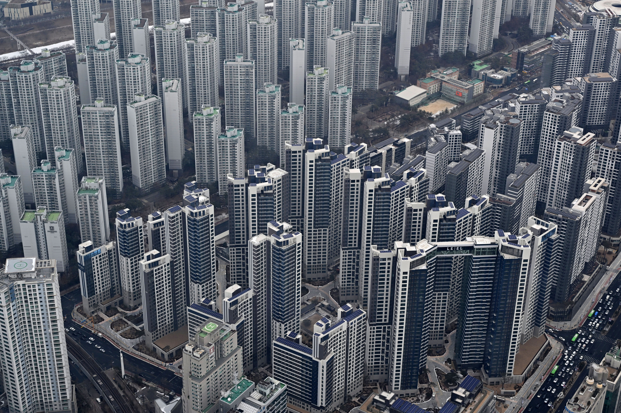 This file photo shows high rise buildings in Seoul. (The Korea Herald)