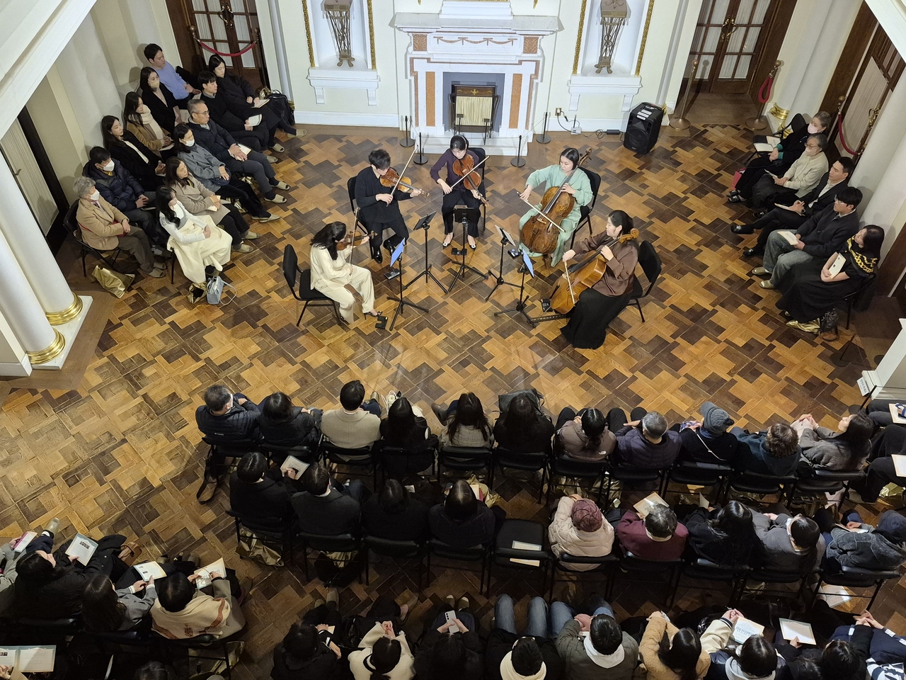 Attendees enjoy a performance during the 2025 Seokjojeon Concert at Deoksugung in Seoul on Nov. 26, 2025. (Korea Heritage Service)