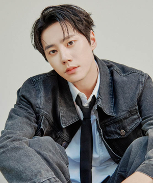 배우 이준영, 7월 21일 입대…‘10번 고쳐 쓴’ 손편지 공개