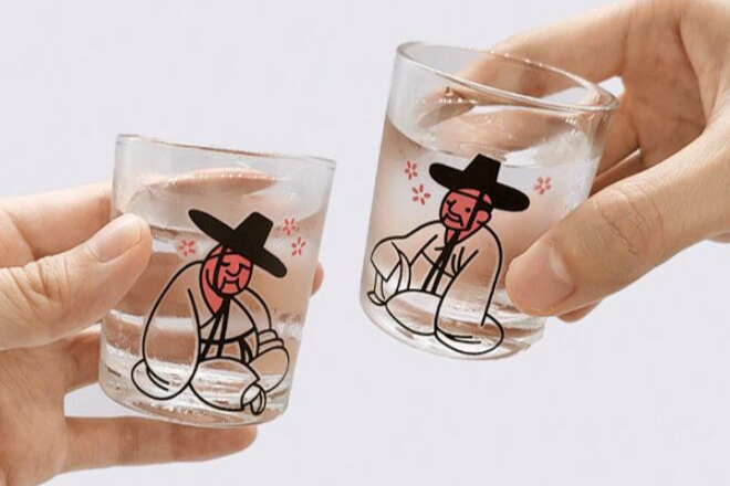 "Drunken Scholar" soju cups, part of the National Museum of Korea's merchandise collection (National Museum of Korea)