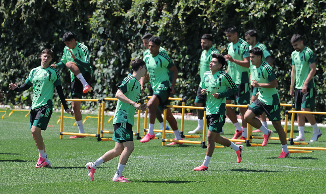 Mexico’s national football team trains at the national team’s training center in Mexico City on Sunday. (Yonhap)