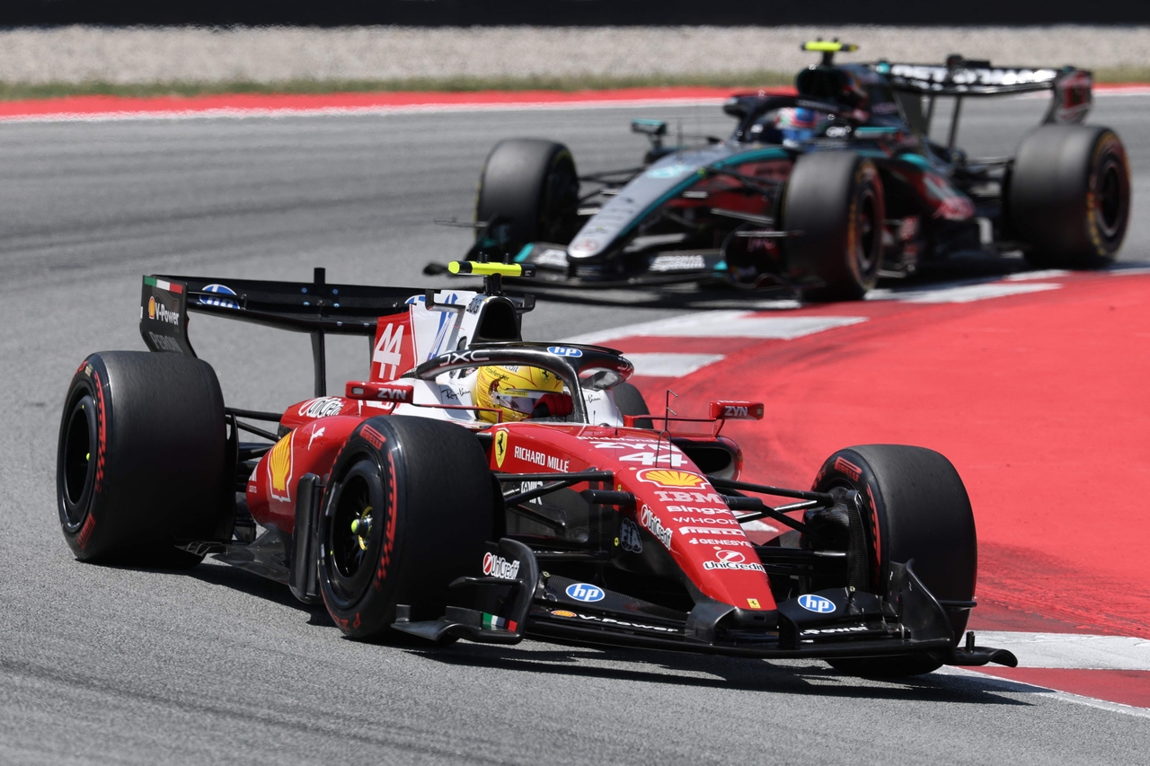 Team Ferrari driver Lewis Hamilton competes in the Catalonia Formula One Grand Prix at the Circuit de Catalunya in Montmelo, on the outskirts of Barcelona, Sunday.   (AFP-Yonhap)