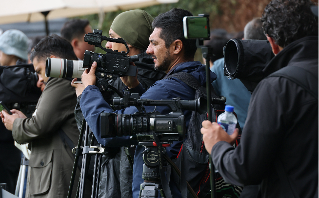 Mexican reporters watch South Korea’s national team train at Chivas Valle Verde in Zapopan, near Guadalajara, Mexico, Sunday. (Yonhap)