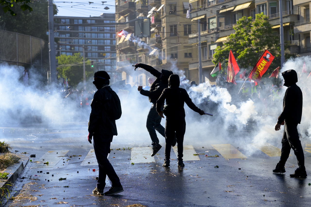 Activists clash with riot police during a demonstration against the G7 summit in Geneva, Switzerland, Sunday. (EPA-Yonhap)