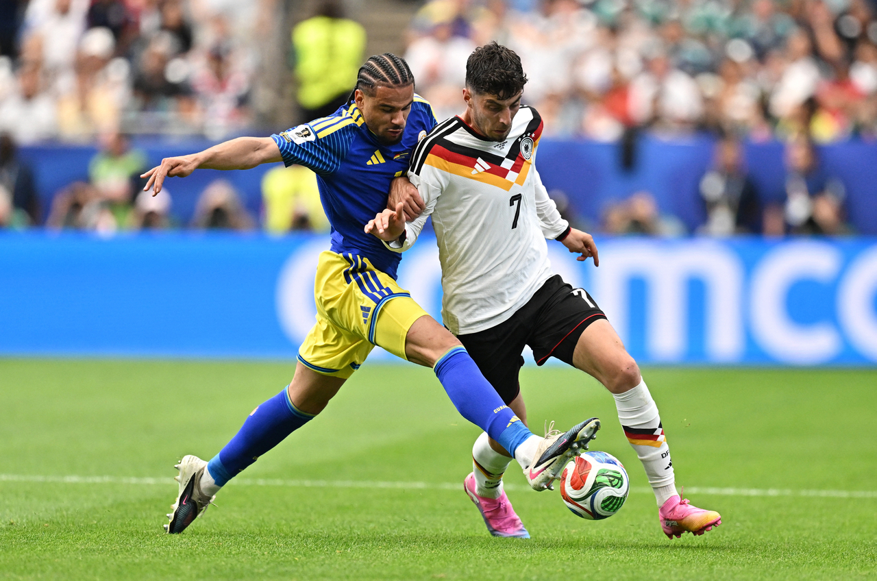 Germany’s Kai Havertz (right) and Curacao’s Armando Obispo vie for the ball, at Houston Stadium in Houston, Texas, Sunday.   (Reuters-Yonhap)
