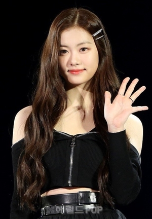 ‘학폭 의혹, 르세라핌 탈퇴’ 김가람, 배우로 새 출발…매니지먼트사와 전속계약