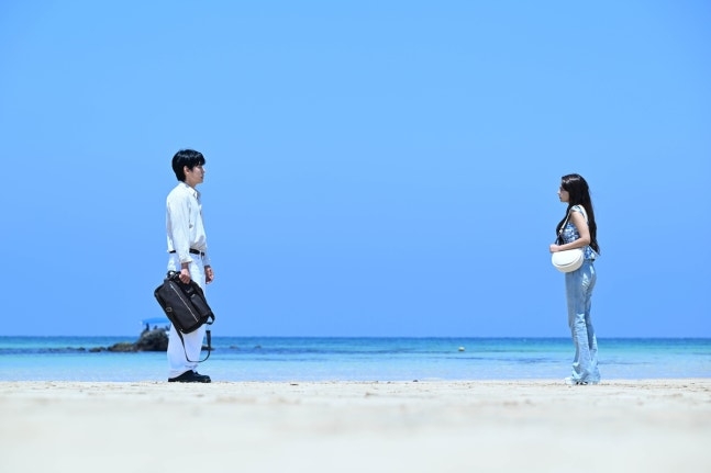 Anushka Sen (right) and Kang Hyung-seok star in "Jeju Olle." (Lucifer Productions)