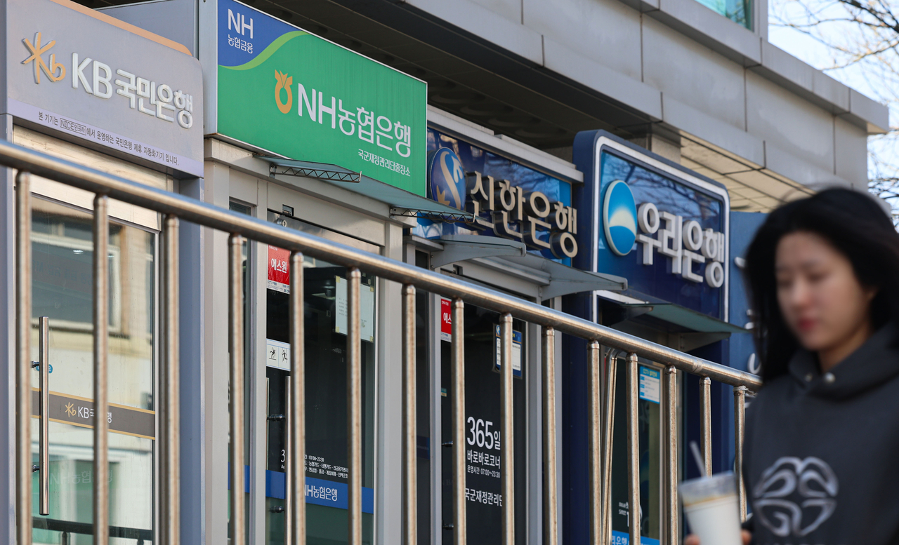 ATMs of major local banks line a street in Seoul in April. (Newsis)