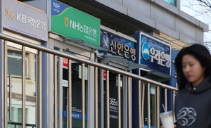 Internet banks join household debt clampdown