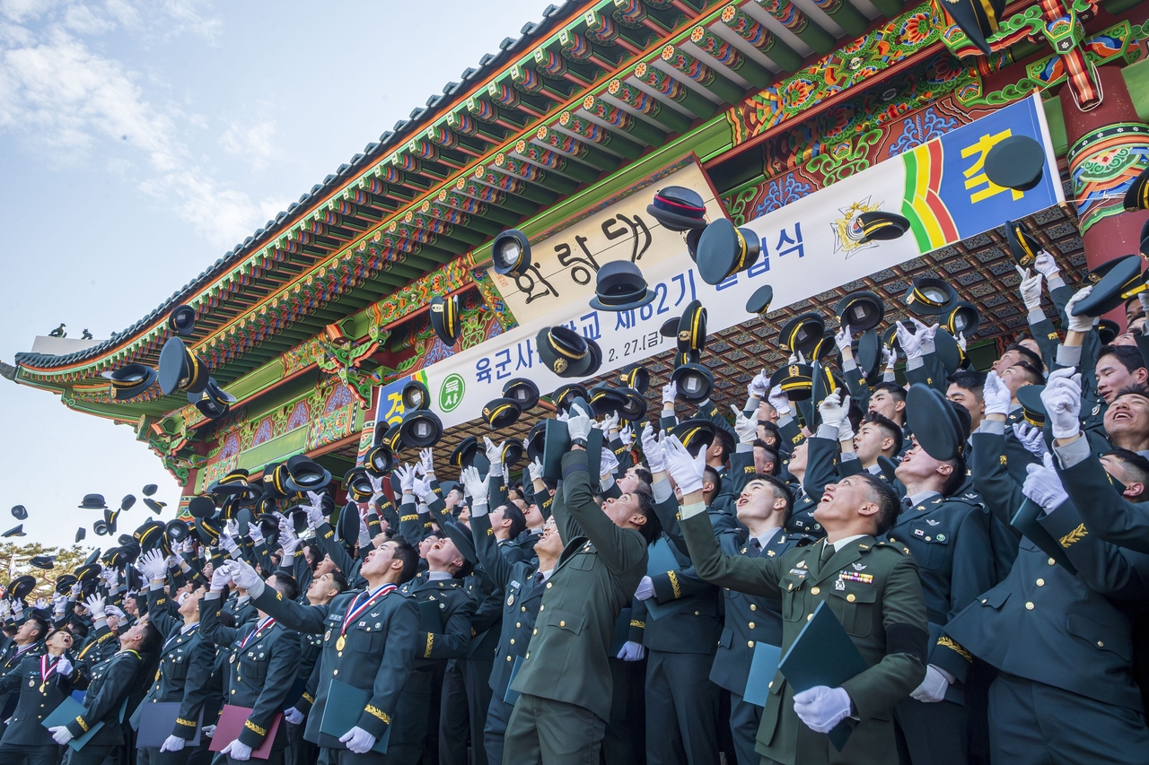 This file photo shows graduates of the Korea Military Academy at a graduation ceremony in Seoul's northern Nowon district on Feb. 27. (Korea Military Academy)
