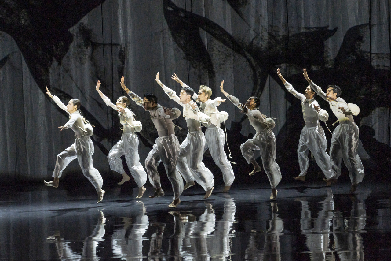 "Mongyudowonmoo" (National Dance Company of Korea)