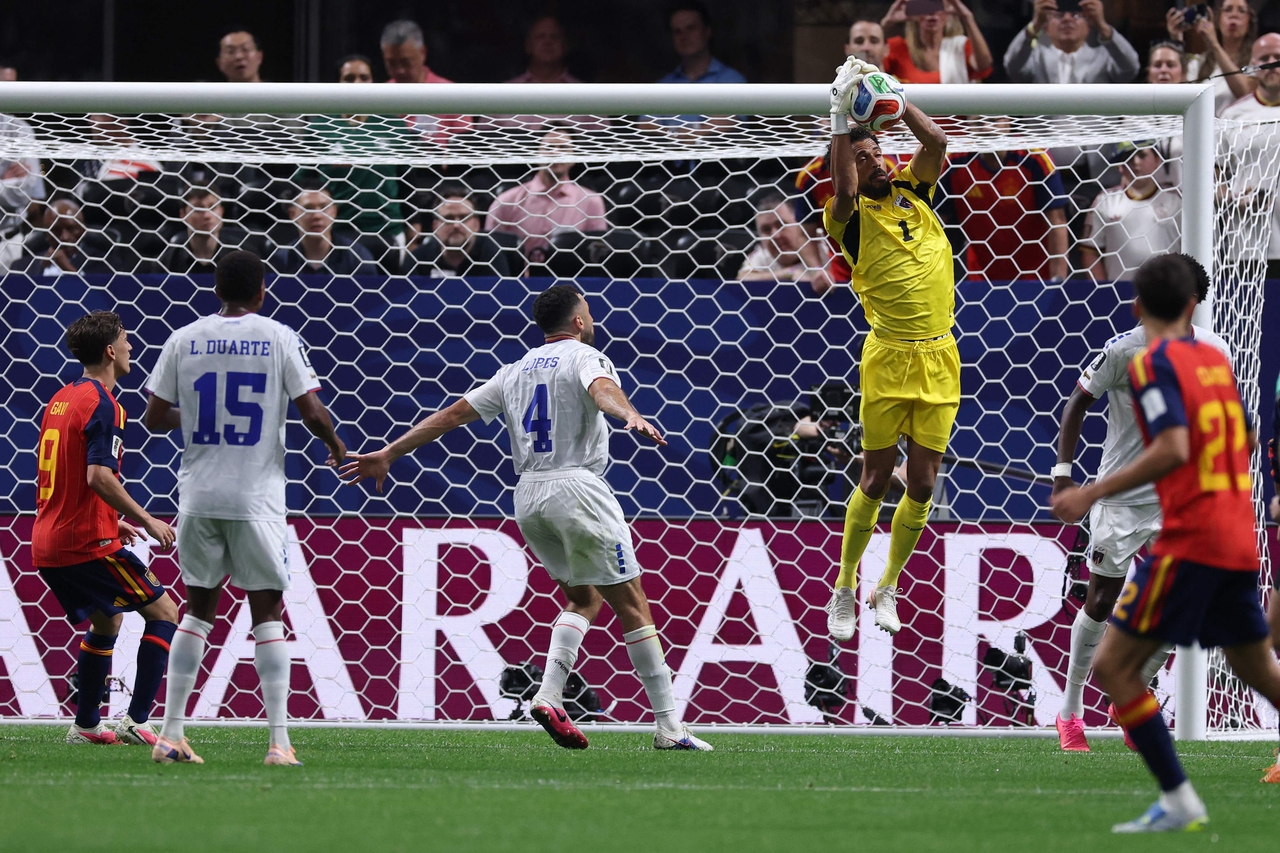 Cape Verde’s goalkeeper Vozinha makes a save during the 2026 World Cup match against Spain, at Atlanta Stadium in Atlanta, Georgia, Monday.   (AFP-Yonhap)