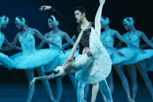 Ballet star Jeon Min-chul returns to Korean stage in 'Swan Lake'