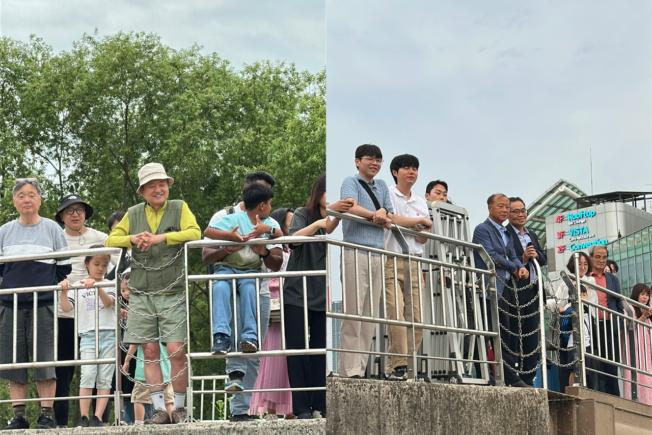 Passersby stop to watch dancers at Hangang Jam. (Tammy Park/The Korea Herald)