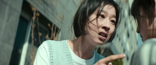 A parent (left) in Netflix's hit series "Teach You A Lesson" visits and scolds a kindergarten teacher outside of her office hours and files malicious complaints. (Netflix Korea)