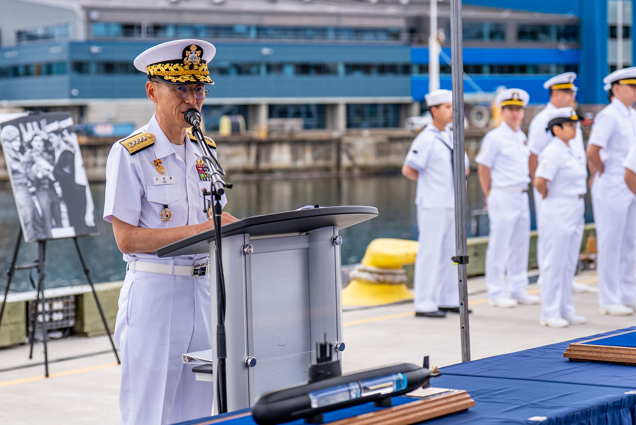 This file photo, provided by the Navy, shows Chief of Naval Operations Adm. Kim Kyung-ryul at an event welcoming the port entry of a homegrown submarine and frigate at a Canadian naval base in Esquimalt, Victoria, on May 26. (Yonhap)