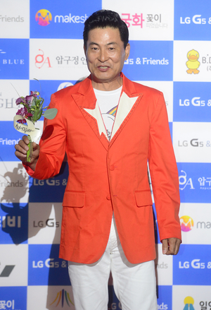 이한위 “19세 연하와 결혼…국민 도둑놈 별명 얻었다”