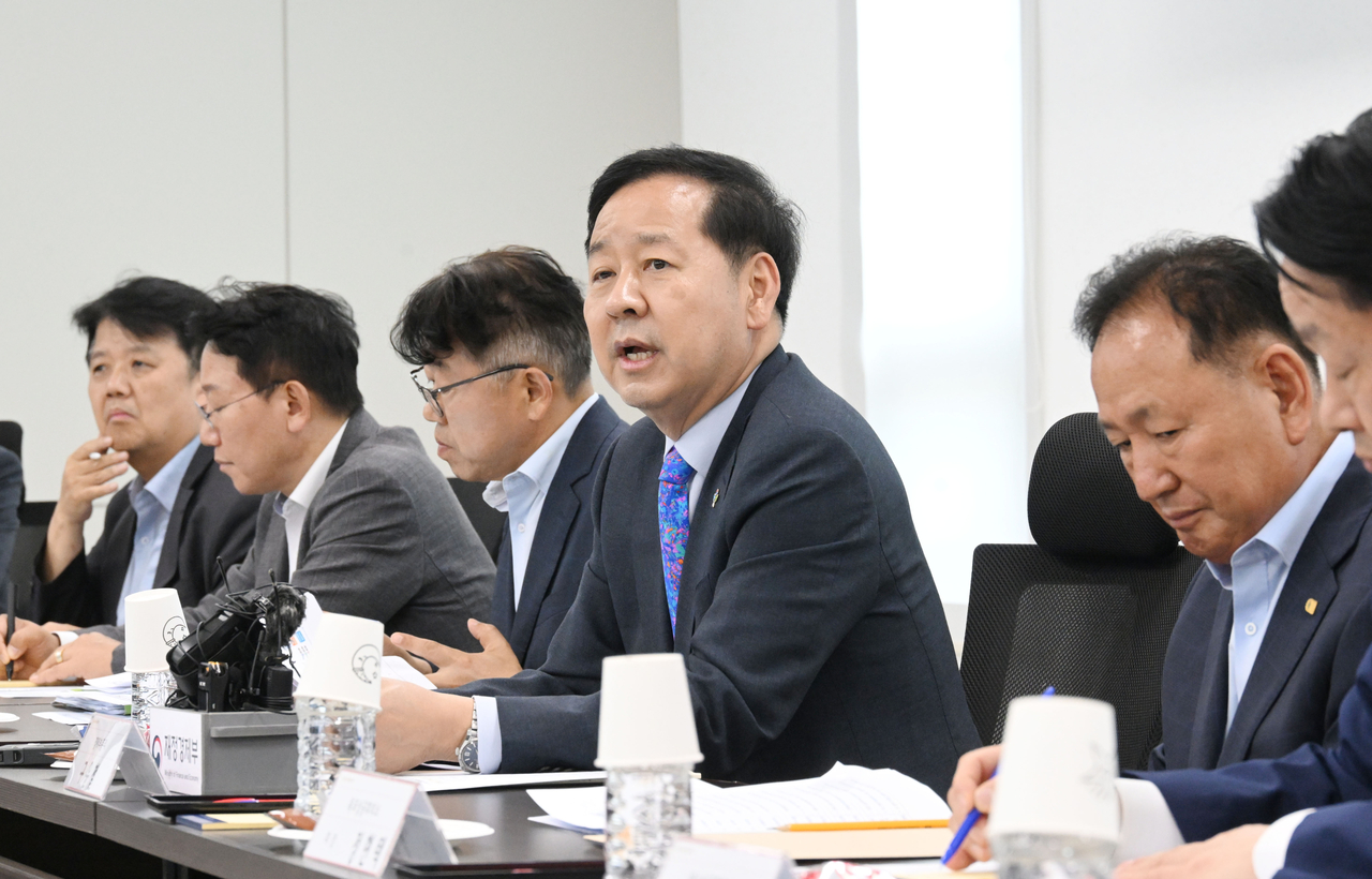 Finance Minister Koo Yun-cheol speaks during a meeting held in Haenam, 330 kilometers south of Seoul, on Tuesday, in this photo released by the Ministry of Finance and Economy. (Yonhap)
