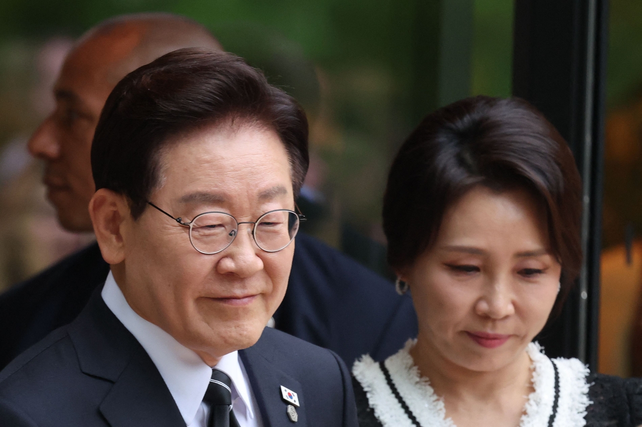 President Lee Jae Myung and First Lady Kim Hea Kyung arrive before a group photo session during a gala dinner as part of the G7 summit, in Evian, eastern France, on June 16, 2026.  (AFP-Yonhap)