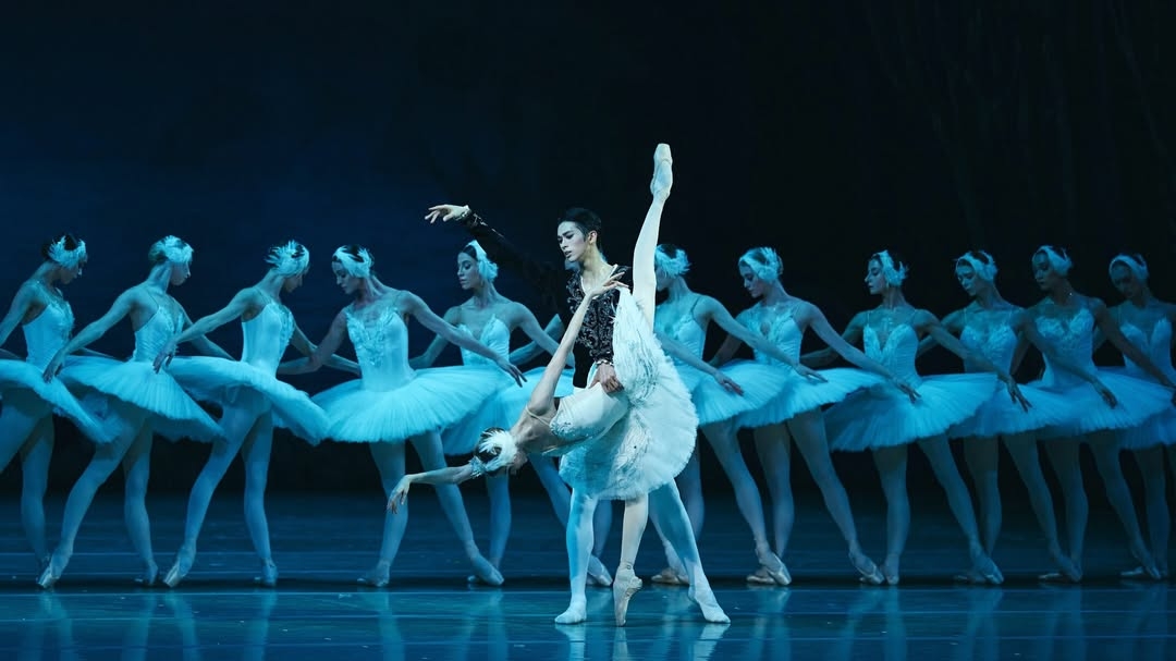 Jeon Min-chul performs in the Mariinsky Ballet's production of "Swan Lake." (minchuljeon on Instagram)