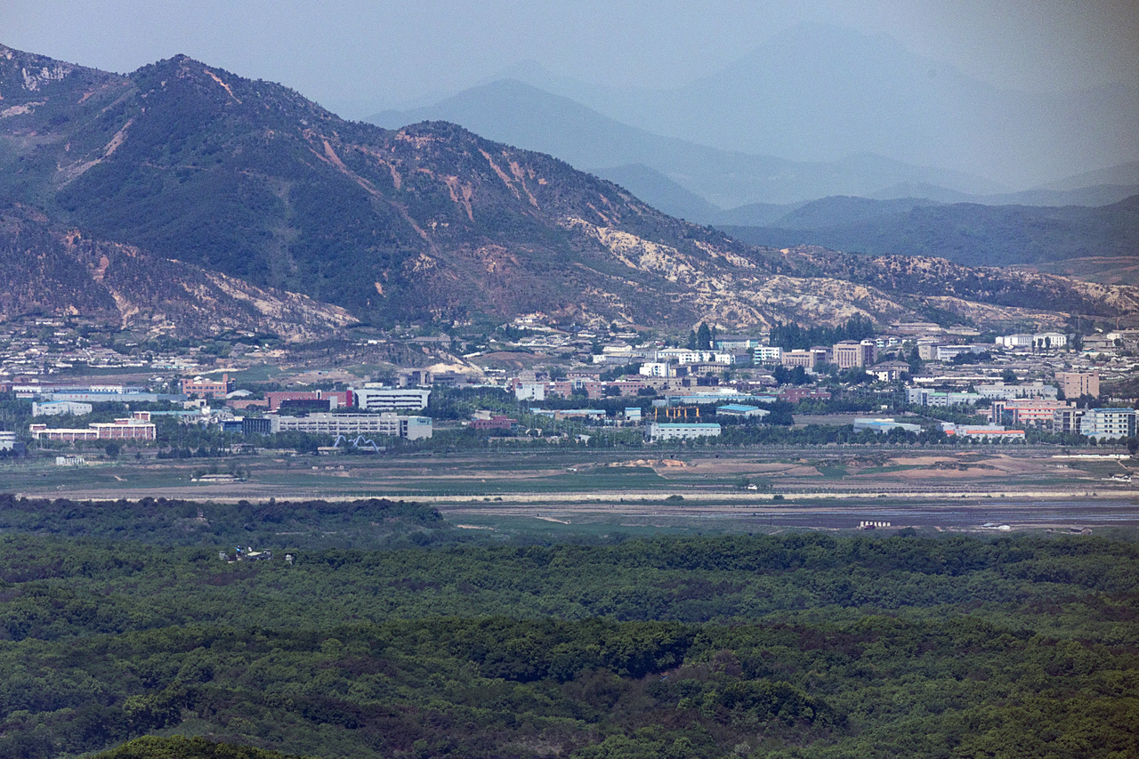 The western front of the Demilitarized Zone and the now-shuttered Kaesong Industrial Complex are seen from a border area in Paju, Gyeonggi Province, in this photo taken in May. (Yonhap)