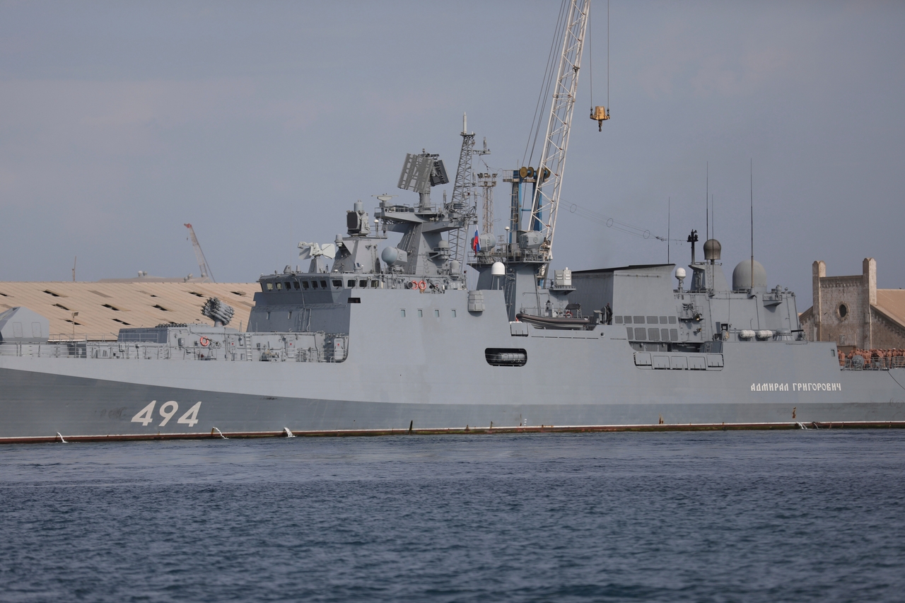 A Russian warship is docked in Port Sudan, Sudan, in 2021. (AP-Yonhap)
