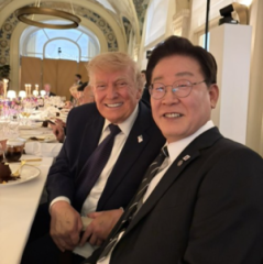 Lee posts Trump selfie, reveals golf invitation